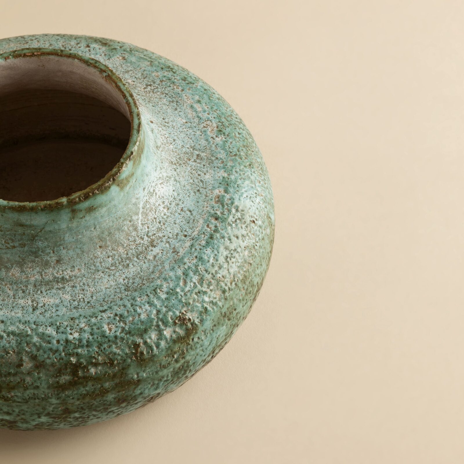 Zoomorphic cup hover