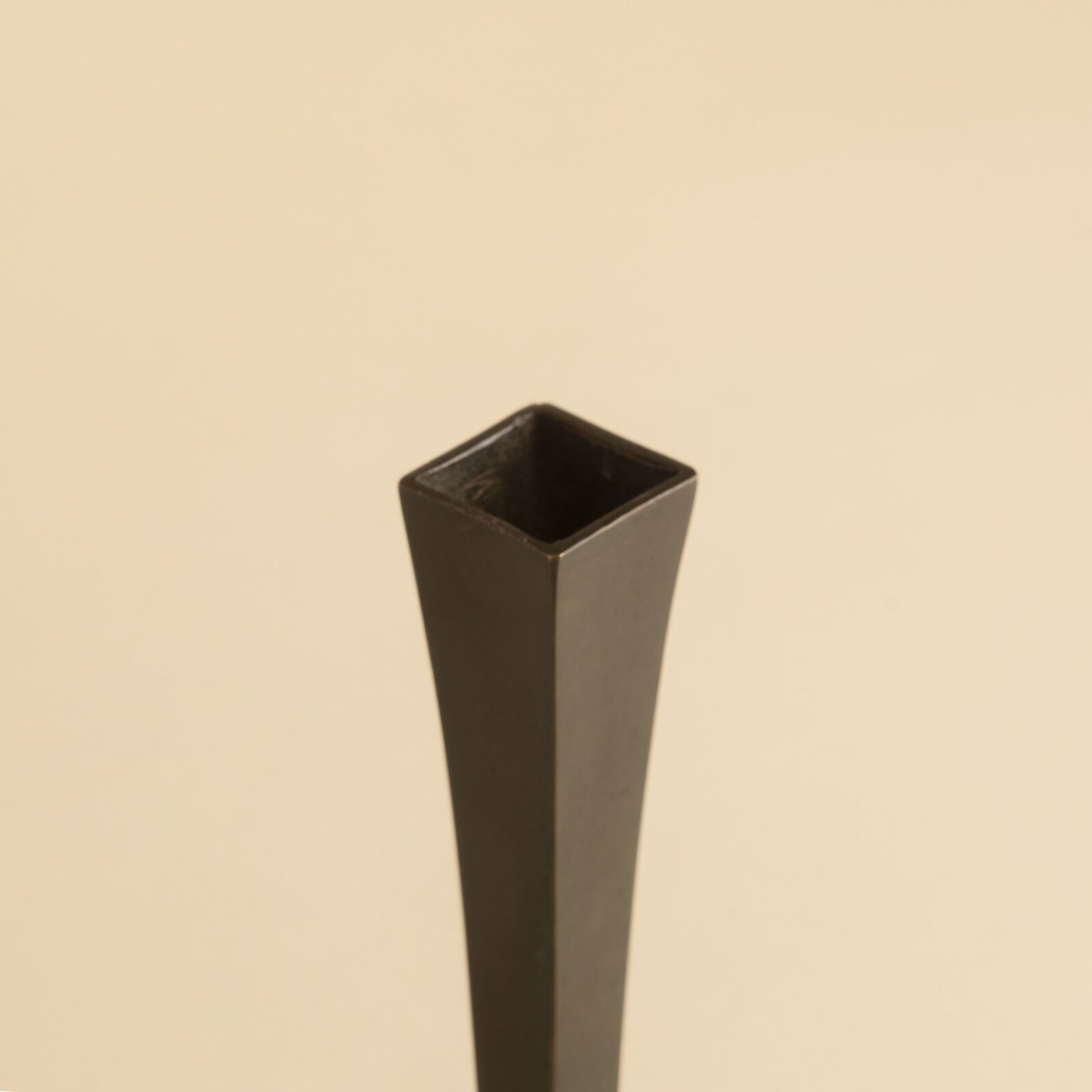 Grand vase hover