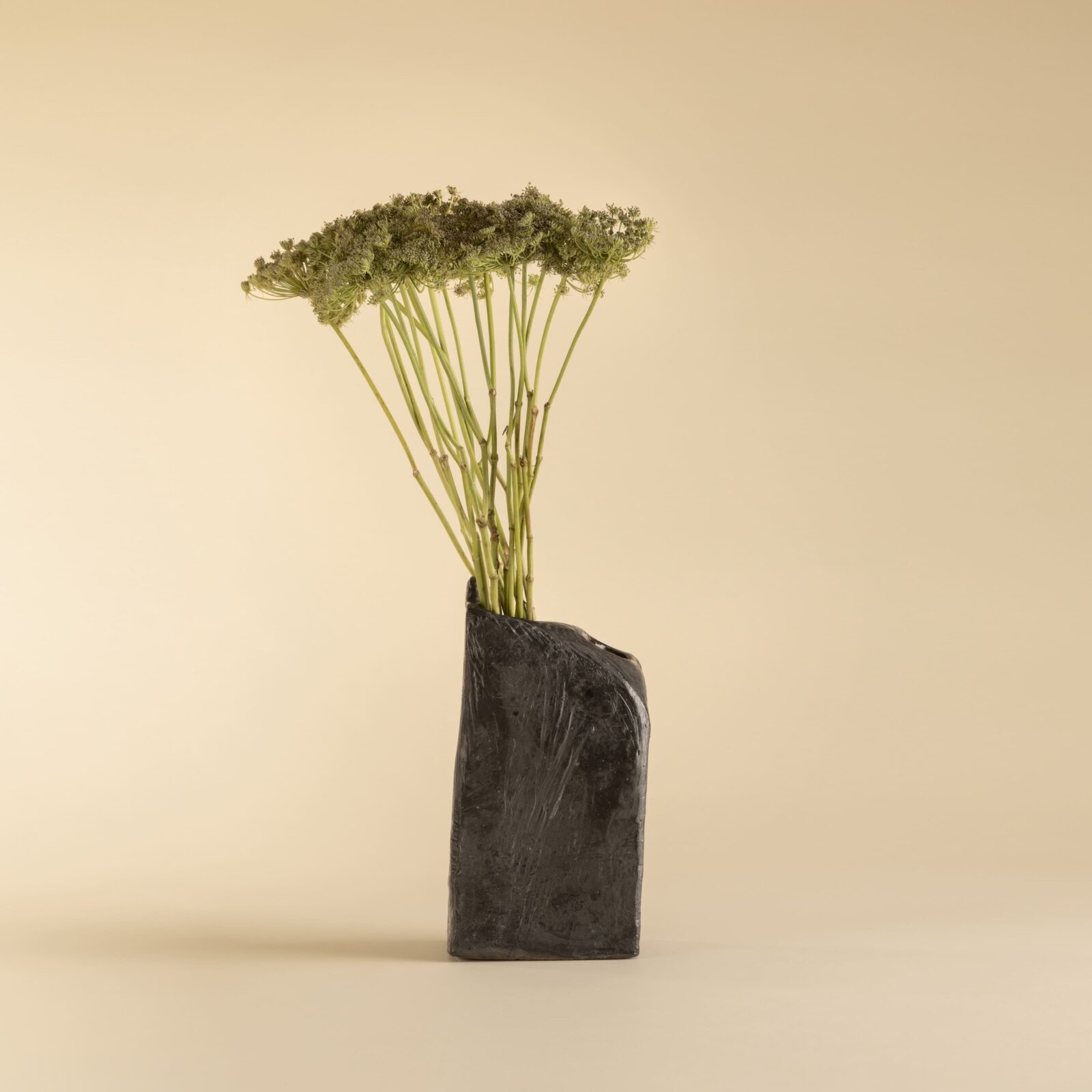 Vase sculptural