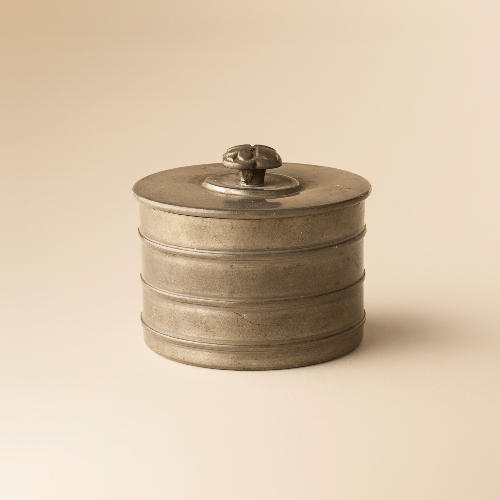 Box and 4 bowls