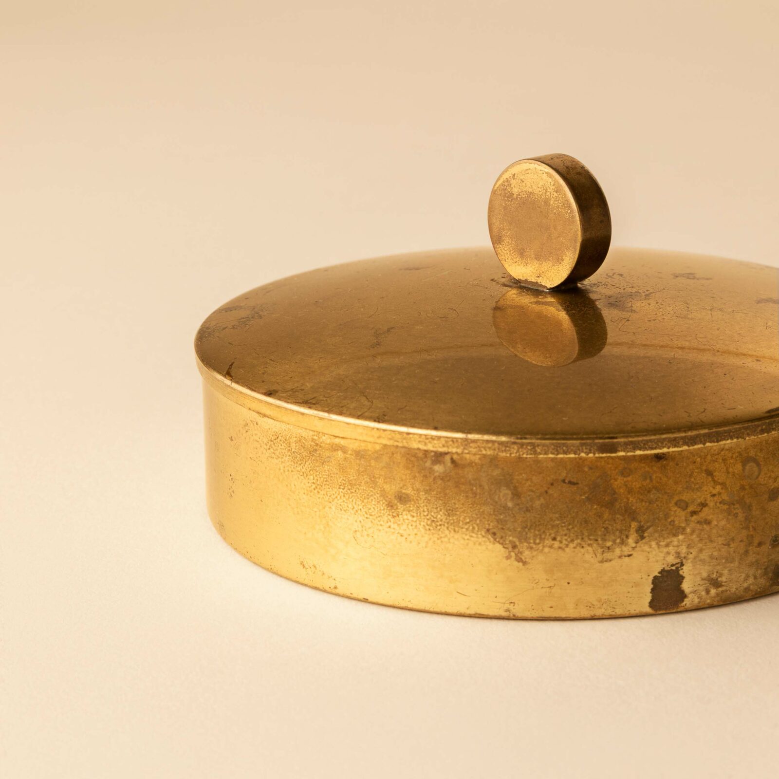 Brass box hover