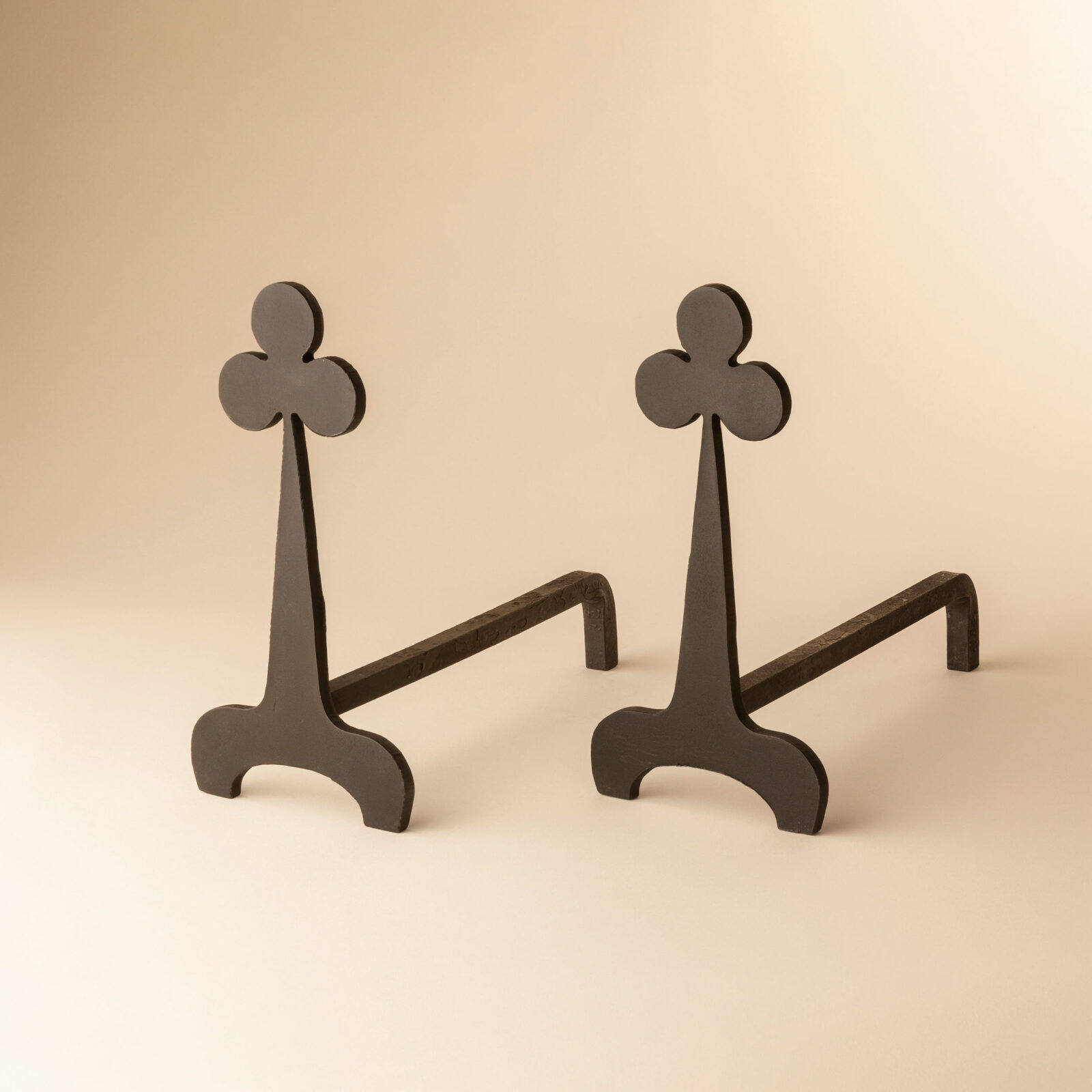 Paire de chenets trèfles