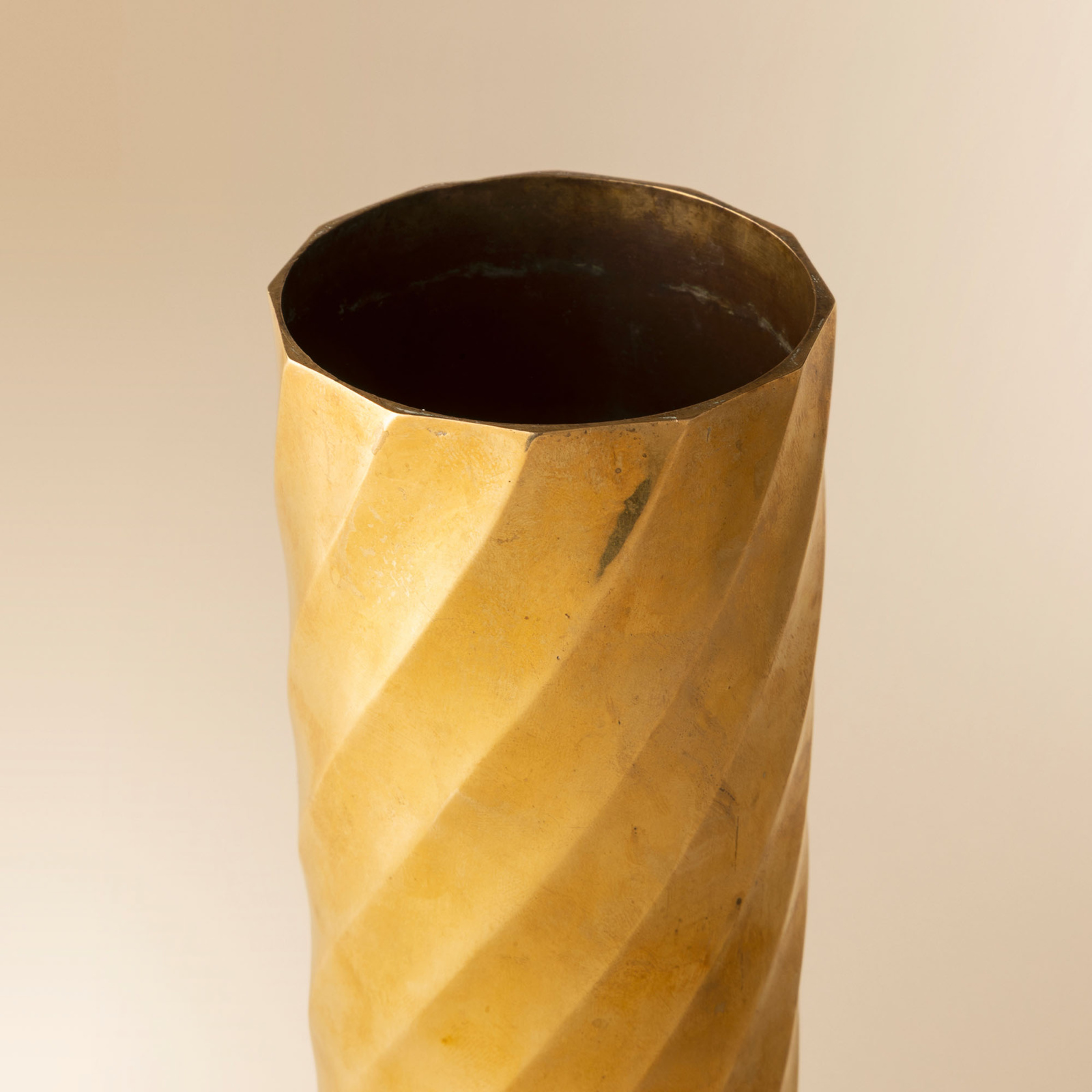 Vase torsadé