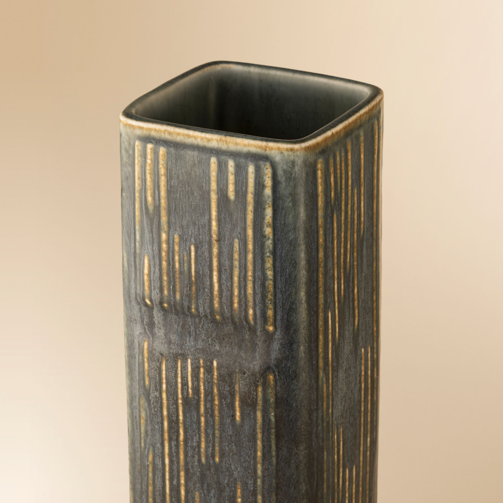 Vase rayé