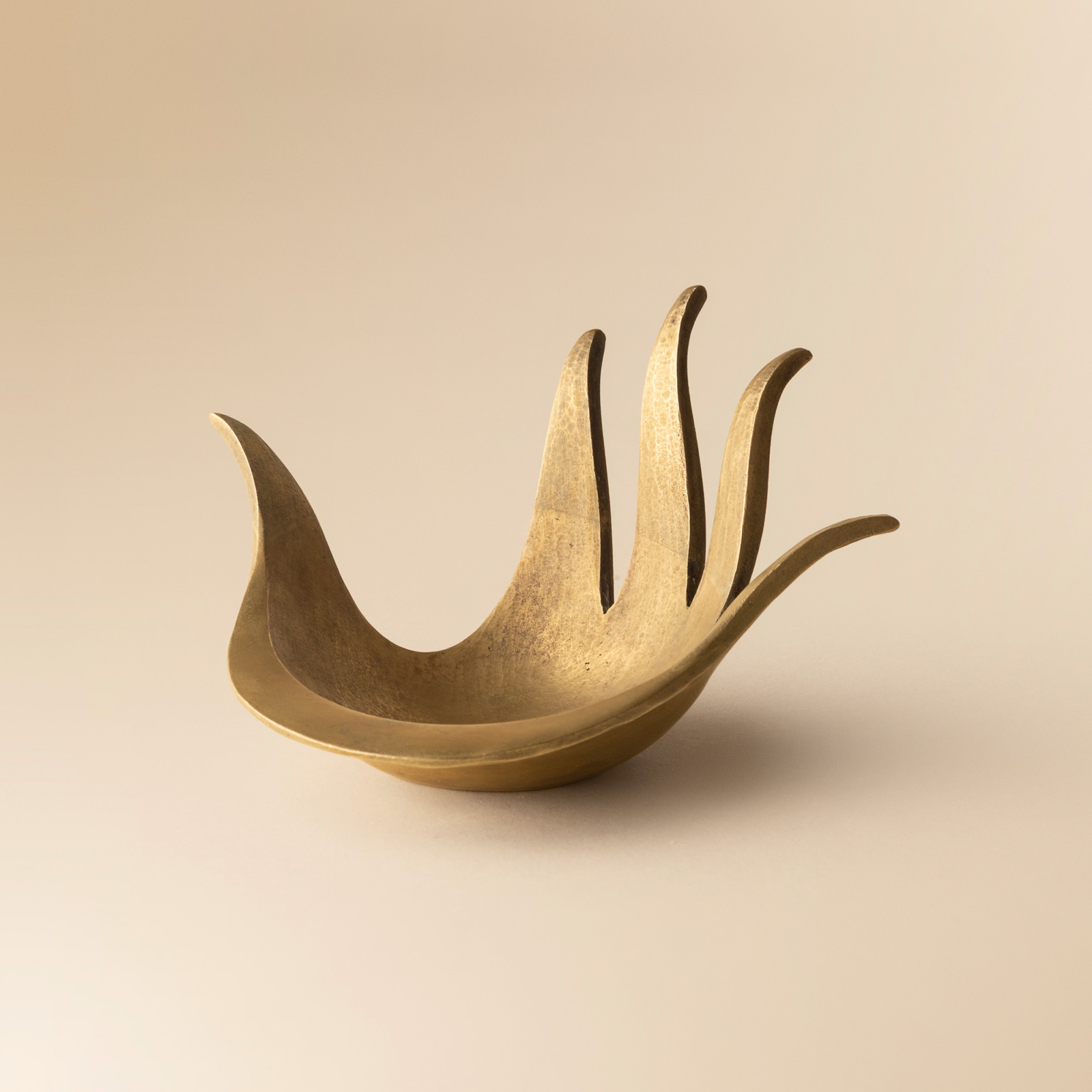 Catchall tray “hand”