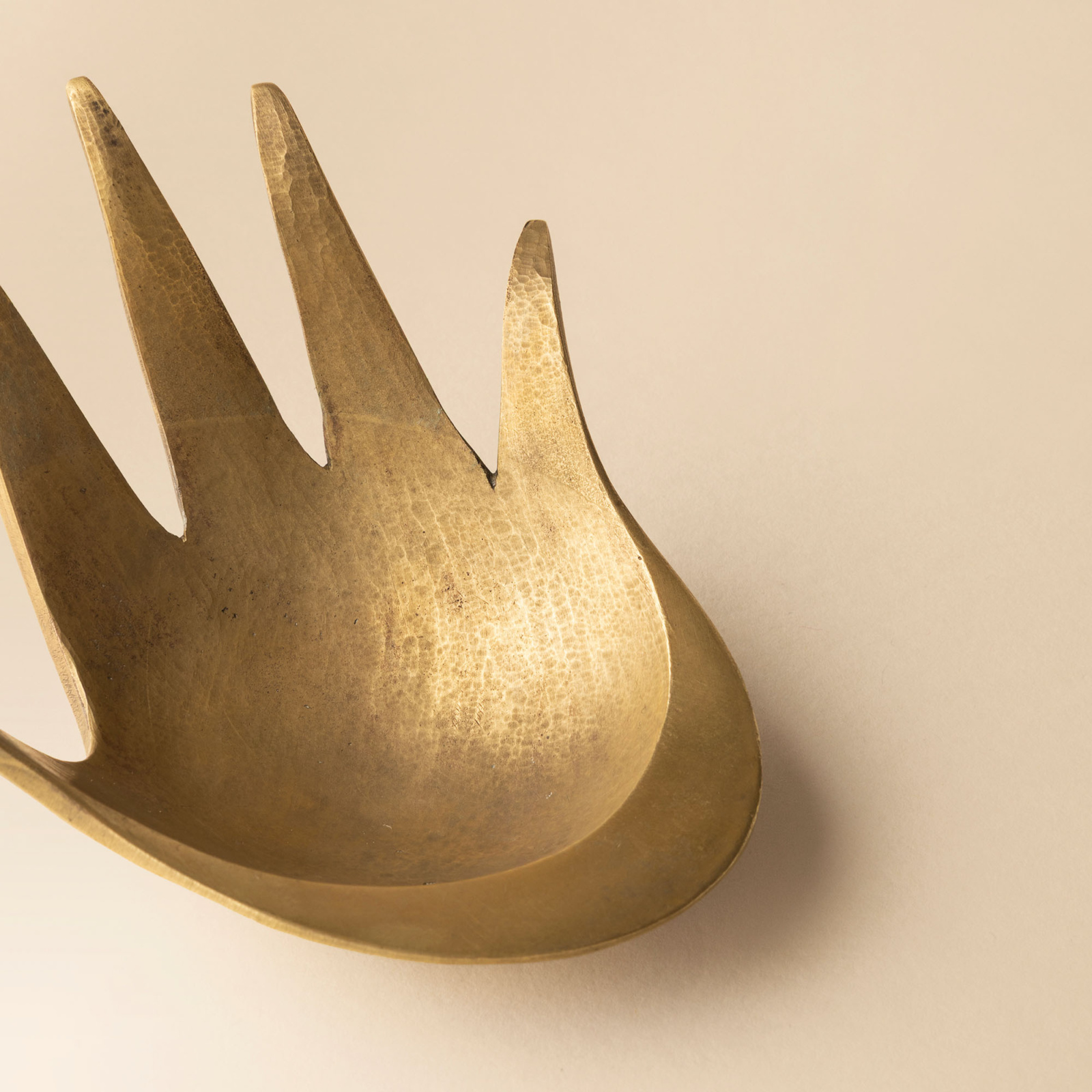 Catchall tray “hand”
